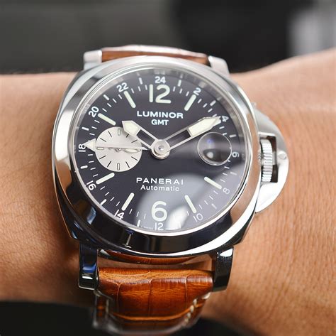 panerai luminor gmt 44mm.